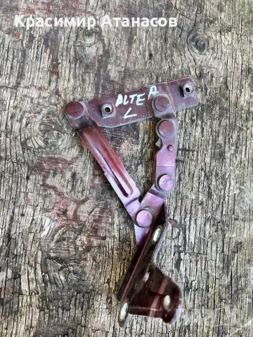 5P0823301. Лява панта преден капак за Сеат Алтеа. XL. 2005-2014г