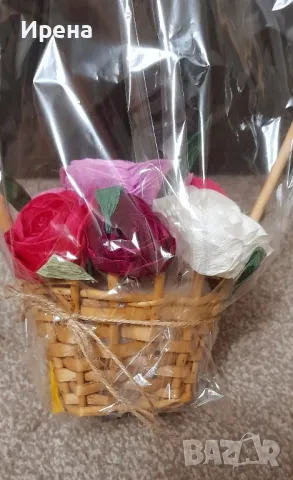 Кошничка със седем изкуствени рози, снимка 3 - Изкуствени цветя - 47907865
