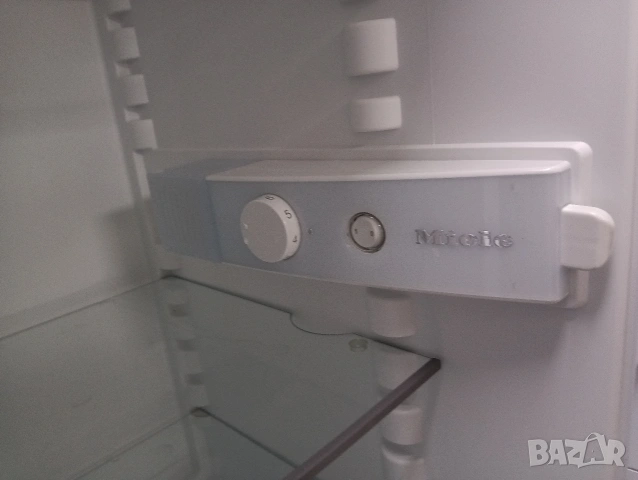 Като нов комбиниран хладилник с фризер Миеле Miele А+++ с две години гаранция!, снимка 4 - Хладилници - 53832764