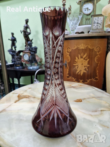 Чудесна много красива антикварна ваза червен кристал 