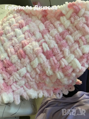 Ръчно плетени одеалца, шапки и шалове., снимка 12 - Спално бельо и завивки - 51197295