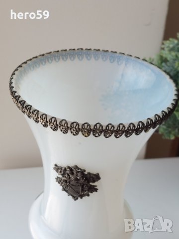 Стъклена ваза-двуцветно стъкло с метални орнаменти, снимка 4 - Вази - 40838308