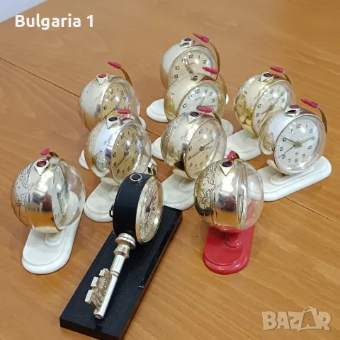 Руски/Съветски будилници/часовници Слава и Восток с ракетка , снимка 2 - Антикварни и старинни предмети - 48704003