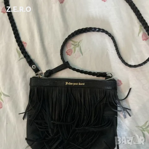 H&M черна дамска чанта с ресни и надпис "Follow your heart", снимка 7 - Чанти - 56119180