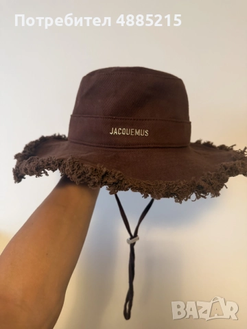 Кафява шапка тип bucket hat с ресни и връзки