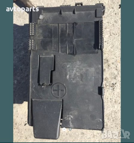 Peugeot 3008 акумулаторна кутия