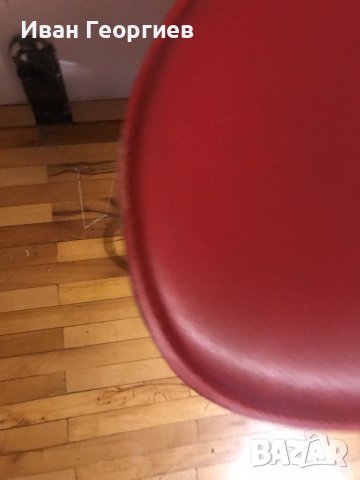 Продавам 2бр  бар стола с червена изкуствена кожа , снимка 4 - Столове - 42487647