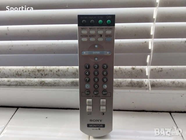 много ценно и рядко дистанционно за компютърни системи и монитори на Сони 