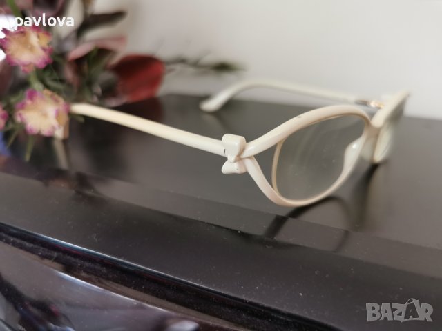 Марка MOSCHINO бели рамки за очила, снимка 2 - Слънчеви и диоптрични очила - 42202923