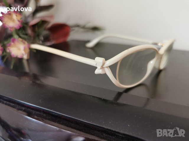 Марка MOSCHINO бели рамки за очила, снимка 2 - Слънчеви и диоптрични очила - 42202923