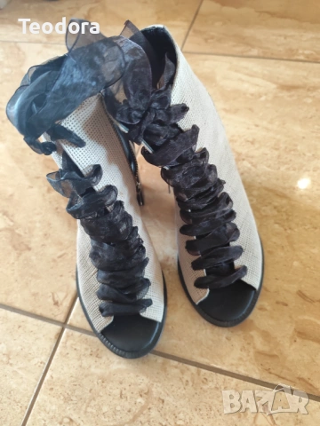 Обувки,сандали на ток