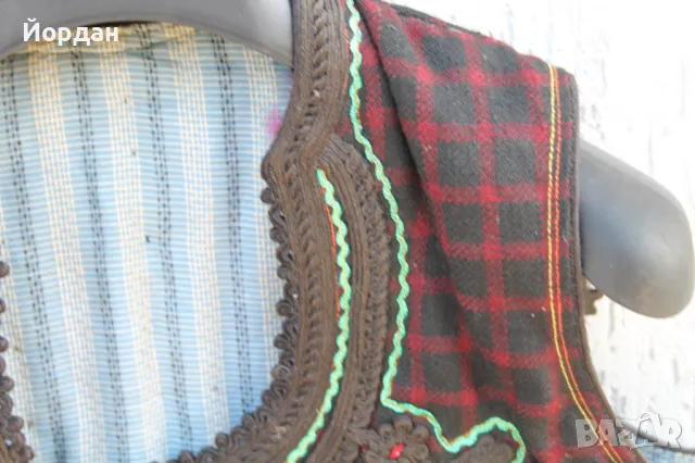 Мъжко вълнено елече с гайтани от народна носия, снимка 4 - Антикварни и старинни предмети - 50130892