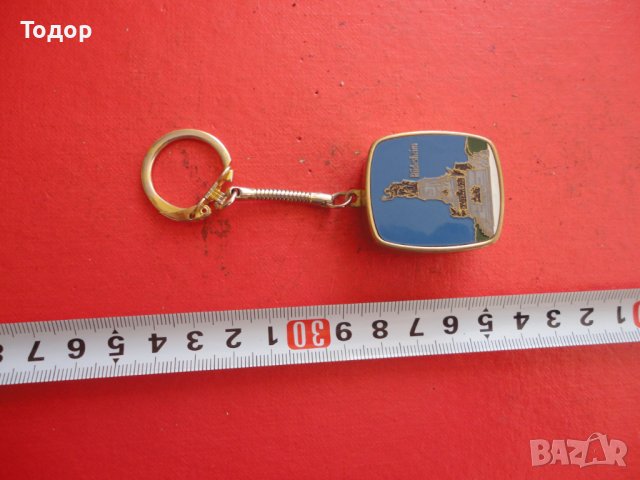 Пеещ ключодържател музикална кутия с емайл 