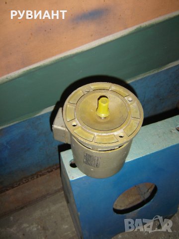 Ел. двигател с фланец-Ф160, 0.55 кв, 2800 оборота, снимка 2 - Електродвигатели - 41973180