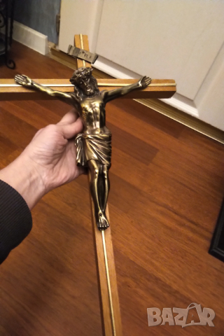 Масивно разпятие бронз и дърво 50 см, снимка 2 - Антикварни и старинни предмети - 44659093