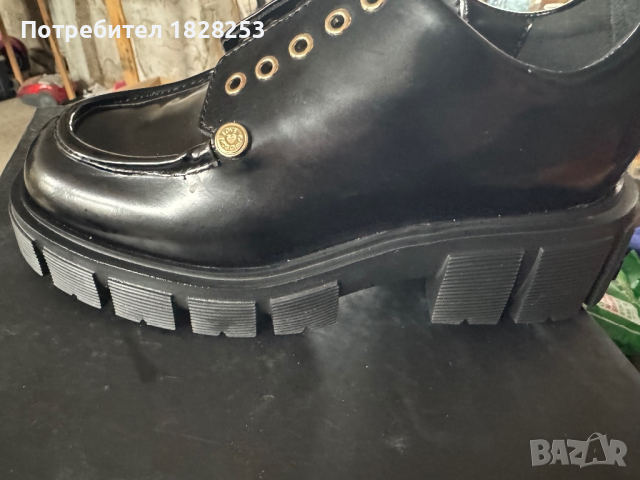 Обувки Moschino, снимка 6 - Дамски ежедневни обувки - 44838796