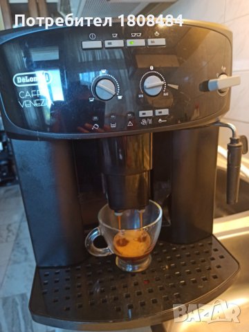 Кафеавтомат Делонги Кафе Венеция, работи отлично и прави хубаво кафе и капучино , снимка 1 - Кафемашини - 41469093