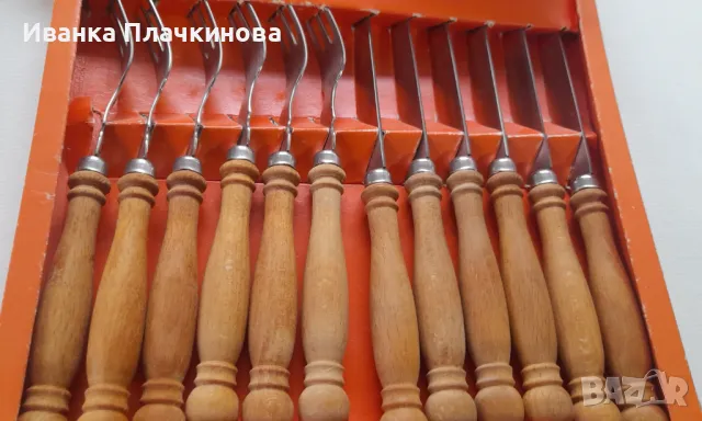 Комплект вилици и ножове Боженци