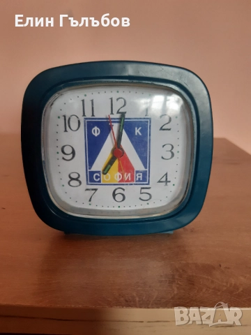 Часовник с емблемата на Левски