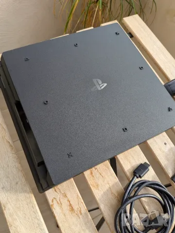 Sony PlayStation 4 Pro 1TB CUH-7016B + оригинален джойстик – 4K HDR, снимка 2 - PlayStation конзоли - 56105232