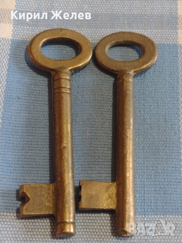 Два стари ключа от соца за брава за КОЛЕКЦИЯ ДЕКОРАЦИЯ БИТОВ КЪТ 40984, снимка 1 - Други ценни предмети - 44779335
