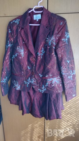 Дамски костюм., снимка 1