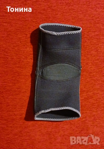 Еластична наколенка за тенис Nike , снимка 3 - Спортни дрехи, екипи - 53637466