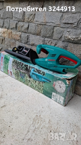 Aкумулаторна ножица за жив плет/храсторез Bosch EasyHedgeCut 12-35 / 12 V , 2 Ah , 35 см /, снимка 2 - Градинска техника - 52915275