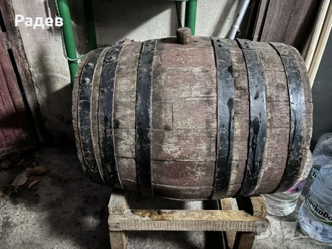 Продавам дървено буре, отлично състояние.