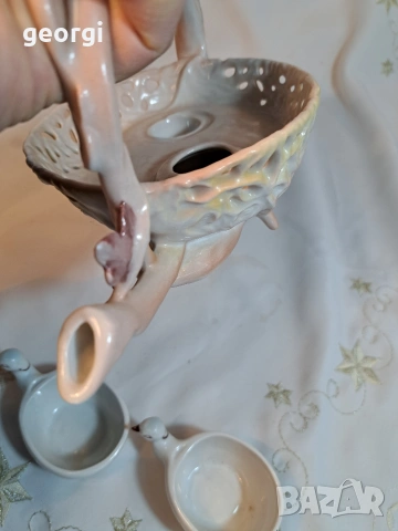 уникален порцеланов чайник гнездо с две чаши 31/3, снимка 10 - Сервизи - 53724262