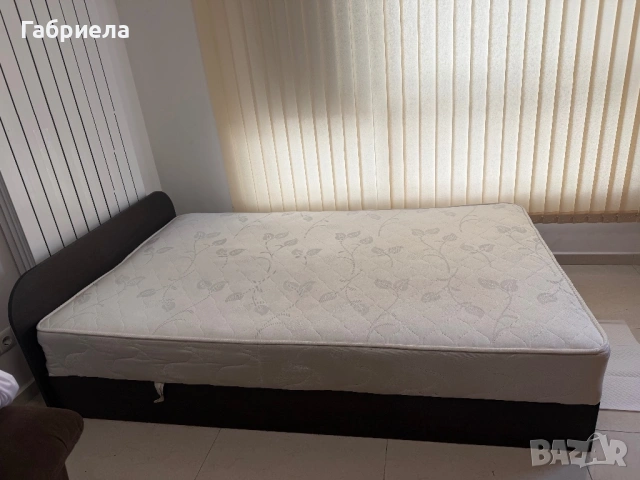 Спалня с допълнителен топ матрак 