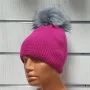 Нова зимна дамска шапка с камъчета с пух/помпон в цвят циклама, снимка 1