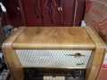 Продава се старинно дървено радио . , снимка 2