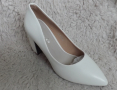 Обувки на ток, бели, код 257/ББ1/39, снимка 1 - Дамски обувки на ток - 44760847