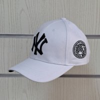 Нова шапка с козирка New York (Ню Йорк) в бял цвят, с емблема отстрани, Унисекс, снимка 2 - Шапки - 41804970