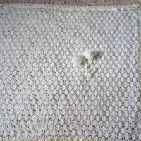 Ръчно плетено детско одеало 1.10/1.10 м., снимка 4 - Спално бельо и завивки - 34177207