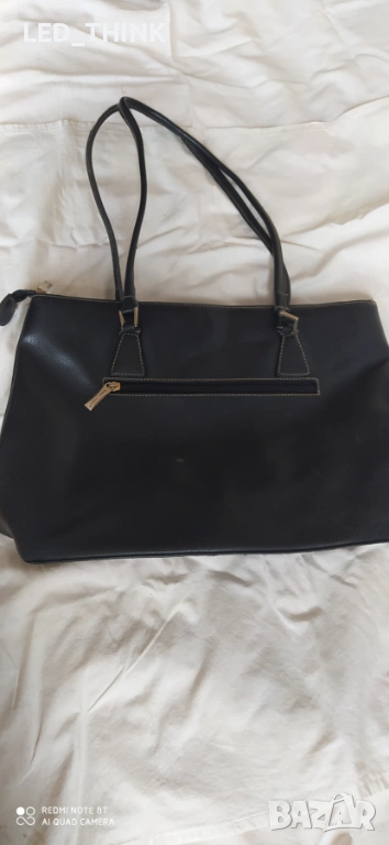 Чанта от изкуствена кожа с два дълбоки джоба, затварящи се с общ цип, снимка 1