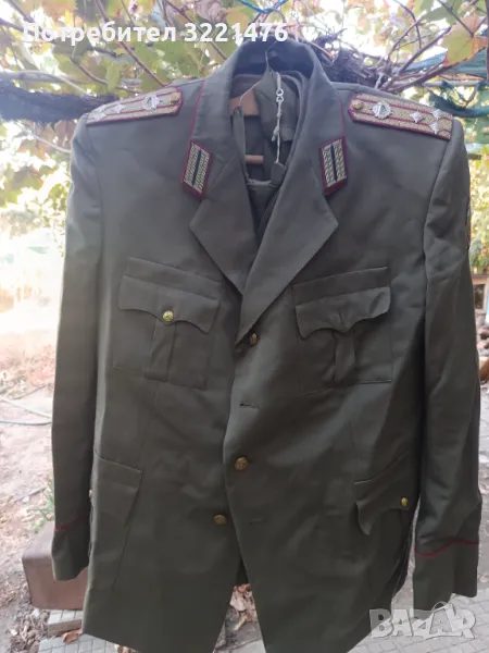 Стари военни дрехи и шапки, снимка 1