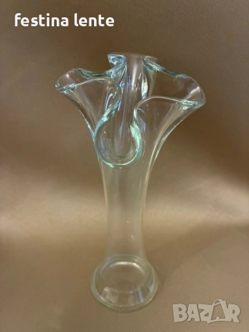 Винтидж стъклена мини ваза