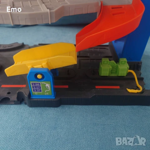 Stunt гараж Hot Wheels, снимка 4 - Коли, камиони, мотори, писти - 50582144