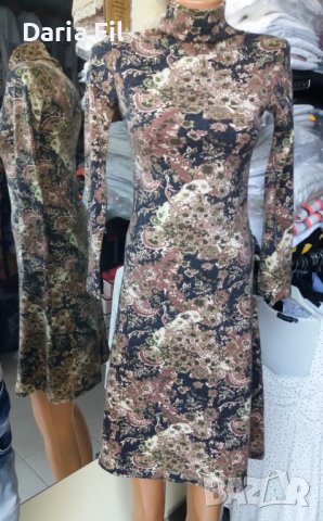 Рокля в черно-бежово-кафяв пейсли принт със златисти акценти и поло-яка  , снимка 1