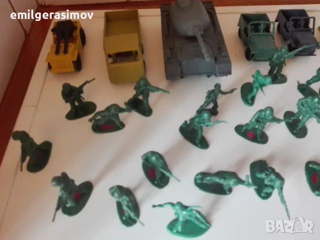 Пластмасови войници., снимка 5 - Колекции - 56039301
