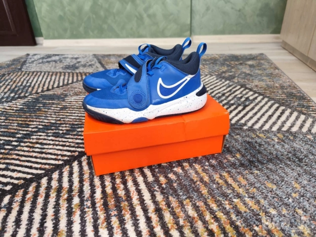 Продавам детски маратонки модел - Nike team hustle D 11. , снимка 3 - Детски маратонки - 51474303