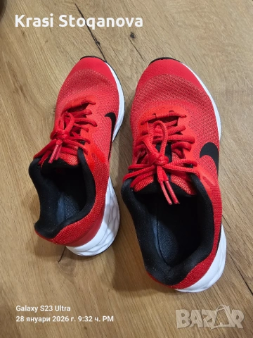 Дамски Маратонки NIKE , снимка 2 - Маратонки - 53233210