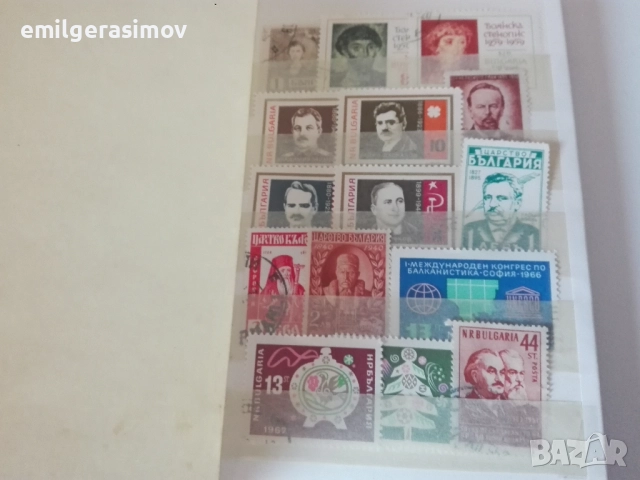  Класьор с пощенски марки и стари съветски картички.., снимка 2 - Филателия - 51540445