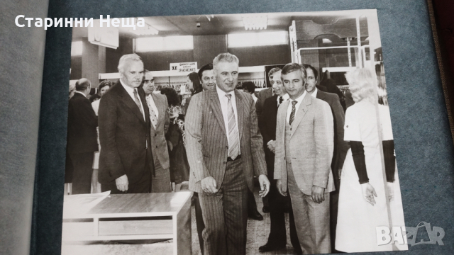 Луксозен албум стари снимки другаря министър Георги Караманев  универсален магазин Петрич ГУМ , снимка 7 - Колекции - 44802388