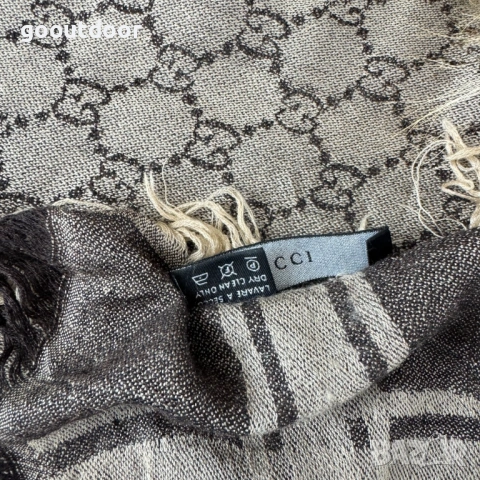 Gucci Fox Fur Wool Silk Scarf stole poncho GG monogram 124x130, снимка 11 - Шалове - 53332890