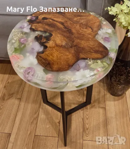 Ръчно изработена холна маса от дърво и епоксидна смола с вградени цветя, метална основа, снимка 4 - Декорация за дома - 49748933