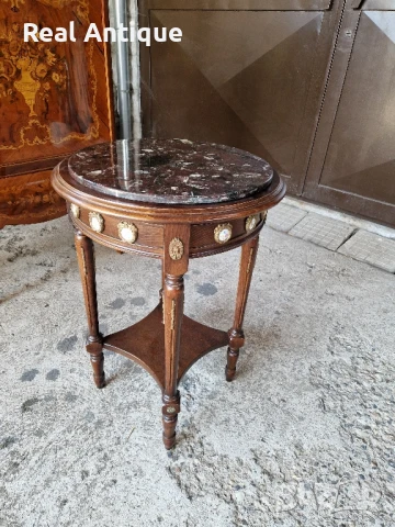 Страхотна антикварна френска дървена масичка с мраморен плот, снимка 3 - Антикварни и старинни предмети - 51050276