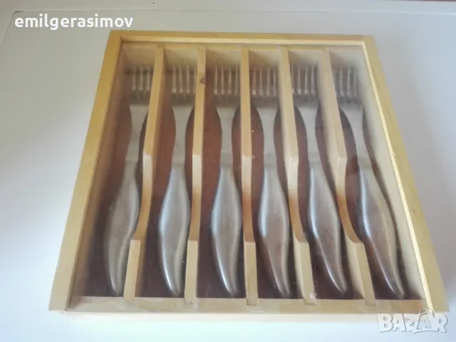 Прибори за хранене.